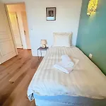 Apartament Calme Avec Balcon Prive & Vue Sur