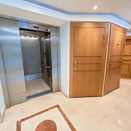 Calme Avec Balcon Prive & Vue Sur Apartamento